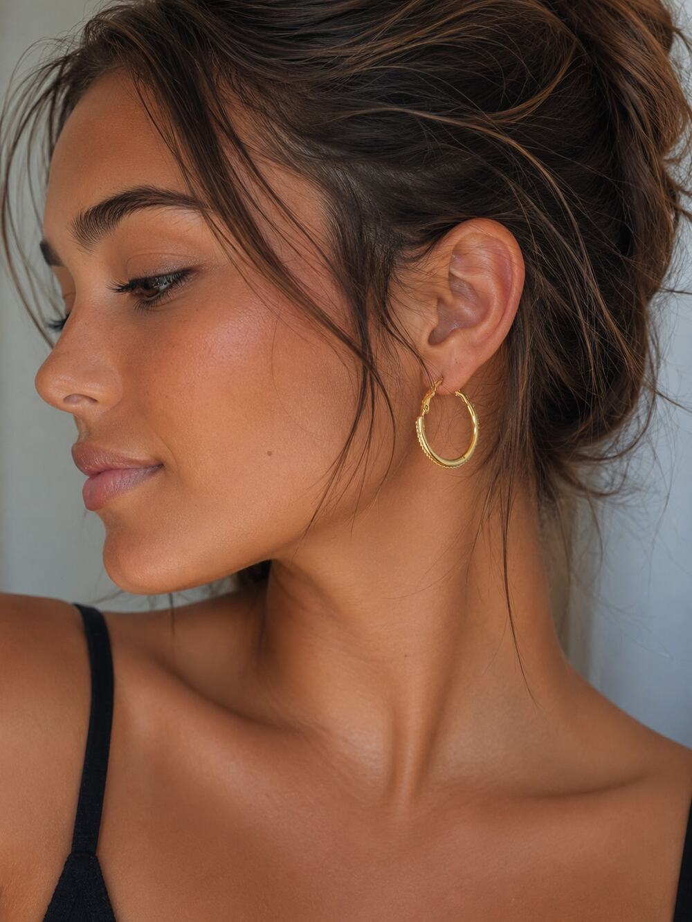 Vintage Gold Tone Rope Hoop Earrings Textured Huggie Latch Back Classic Hoops